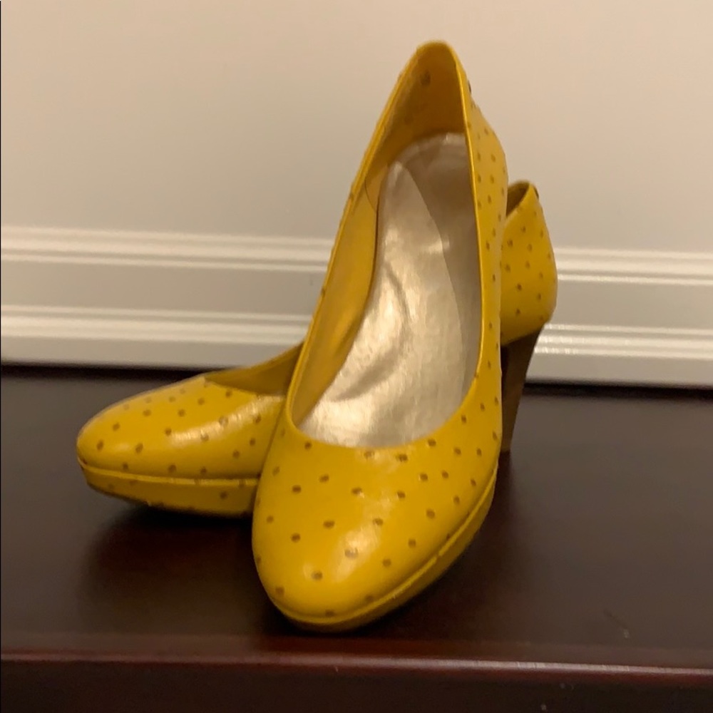Yellow Leather Rockport Heels